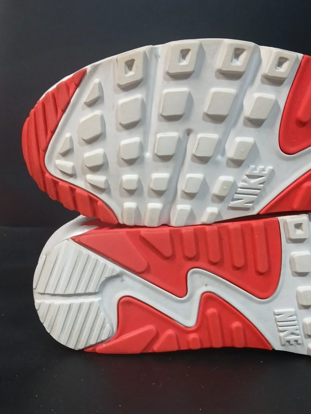 Nike Air Max '90 x Undefeated. 